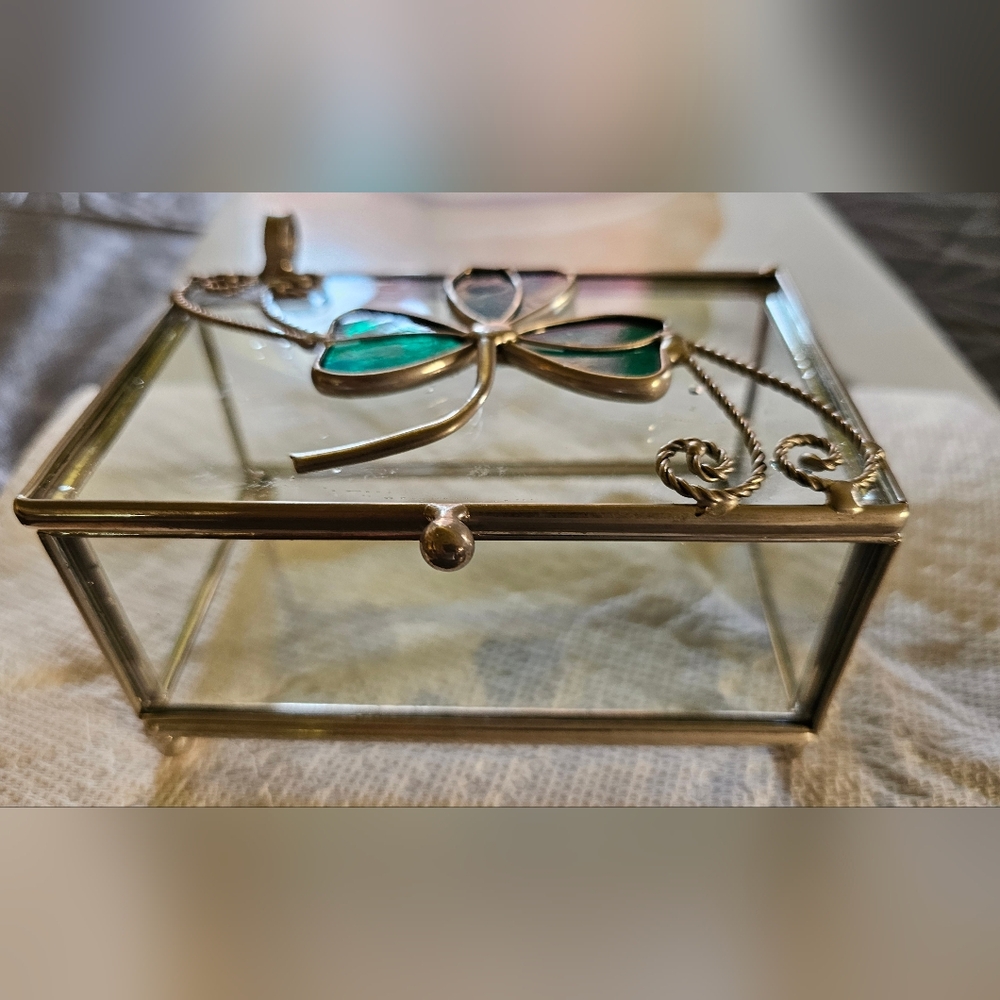 3 Leaf Clover Box